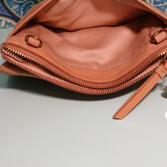 Lucky Brand Tan Leather Crossbody/Wristlet - Picture 9 of 14
